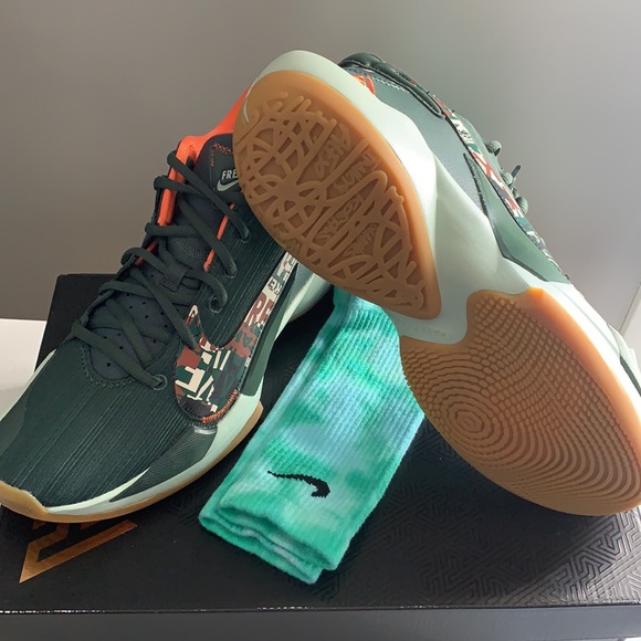 Athletic_Shoes